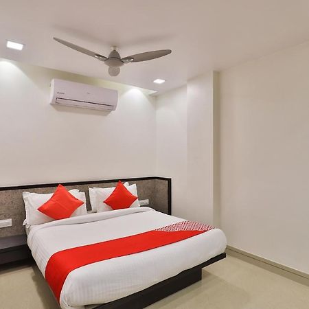 Oyo 23289 Hotel Anmol Palace Ahmedabad Eksteriør bilde