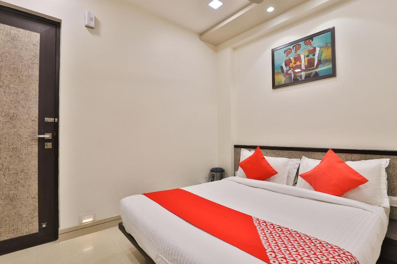 Oyo 23289 Hotel Anmol Palace Ahmedabad Eksteriør bilde