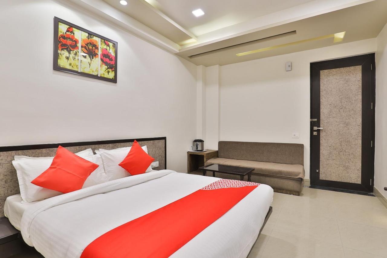 Oyo 23289 Hotel Anmol Palace Ahmedabad Eksteriør bilde