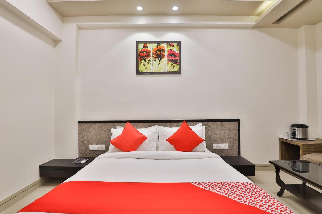 Oyo 23289 Hotel Anmol Palace Ahmedabad Eksteriør bilde