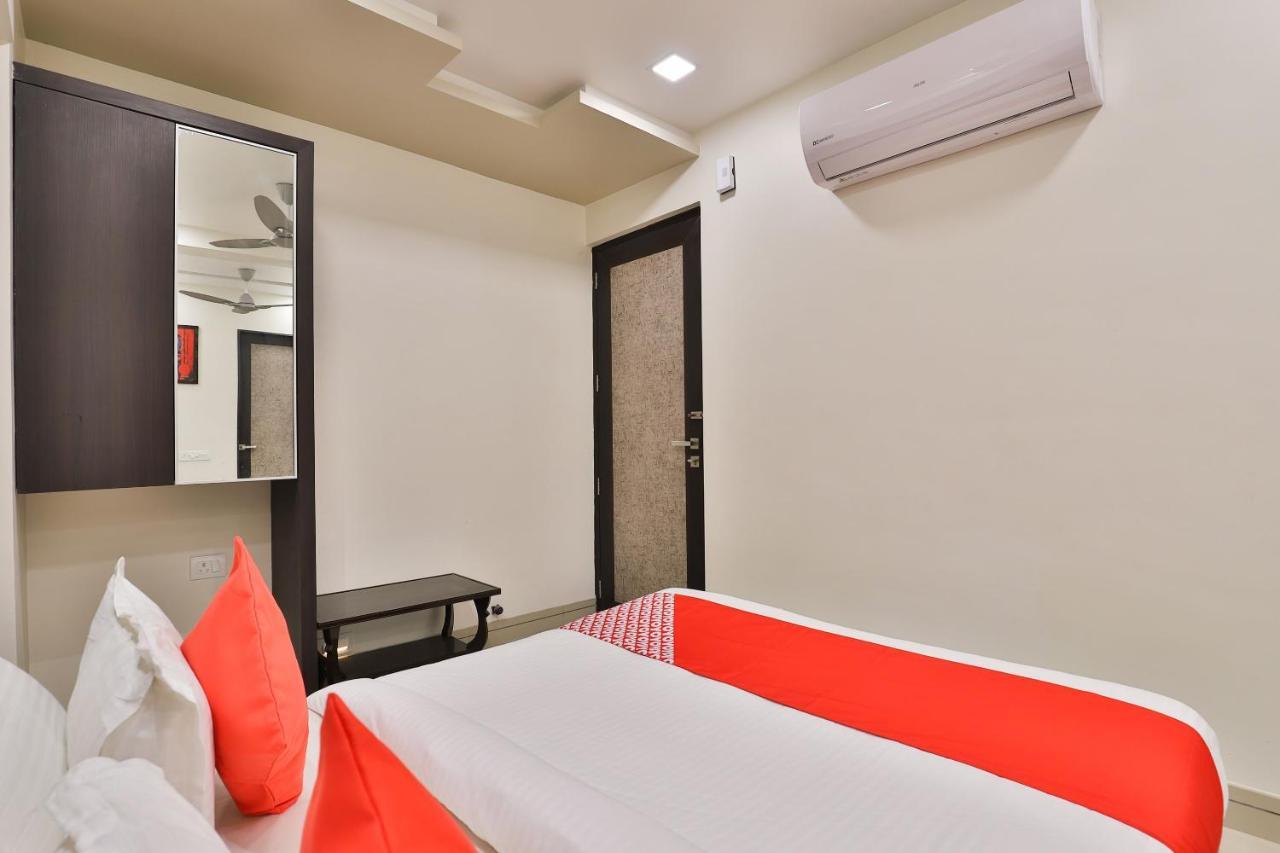 Oyo 23289 Hotel Anmol Palace Ahmedabad Eksteriør bilde