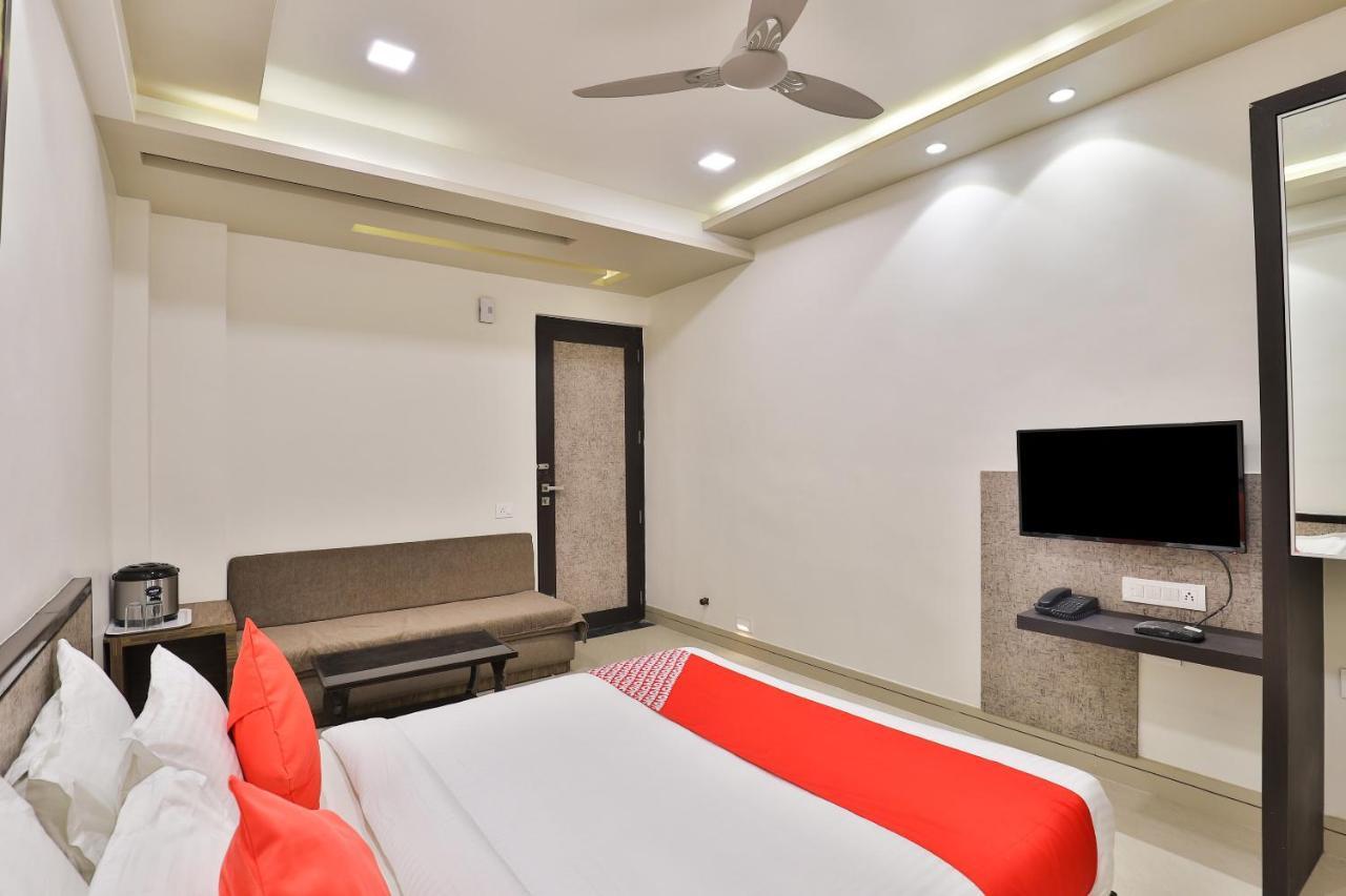 Oyo 23289 Hotel Anmol Palace Ahmedabad Eksteriør bilde