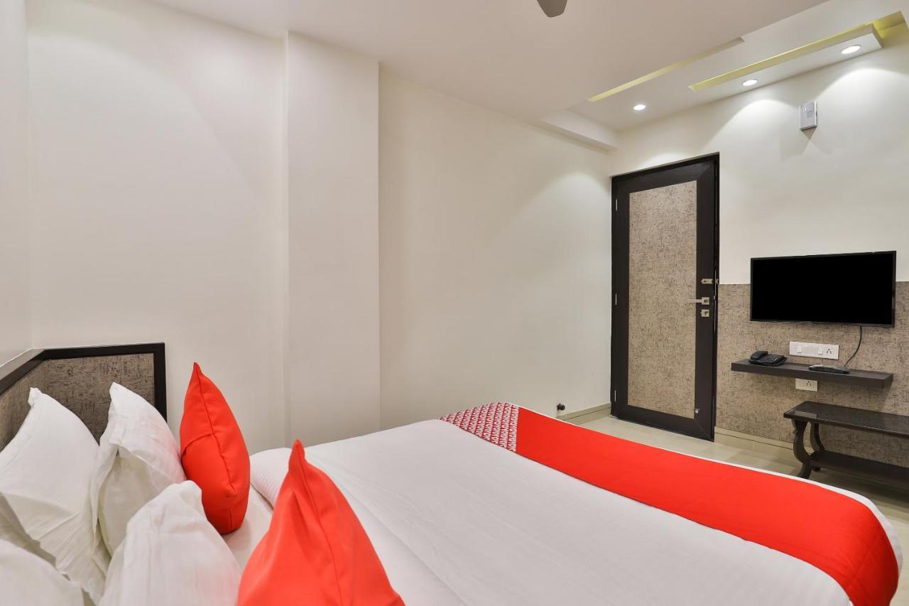 Oyo 23289 Hotel Anmol Palace Ahmedabad Eksteriør bilde