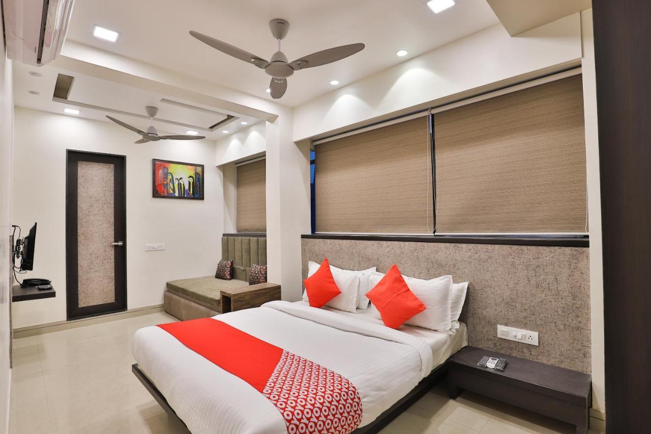 Oyo 23289 Hotel Anmol Palace Ahmedabad Eksteriør bilde