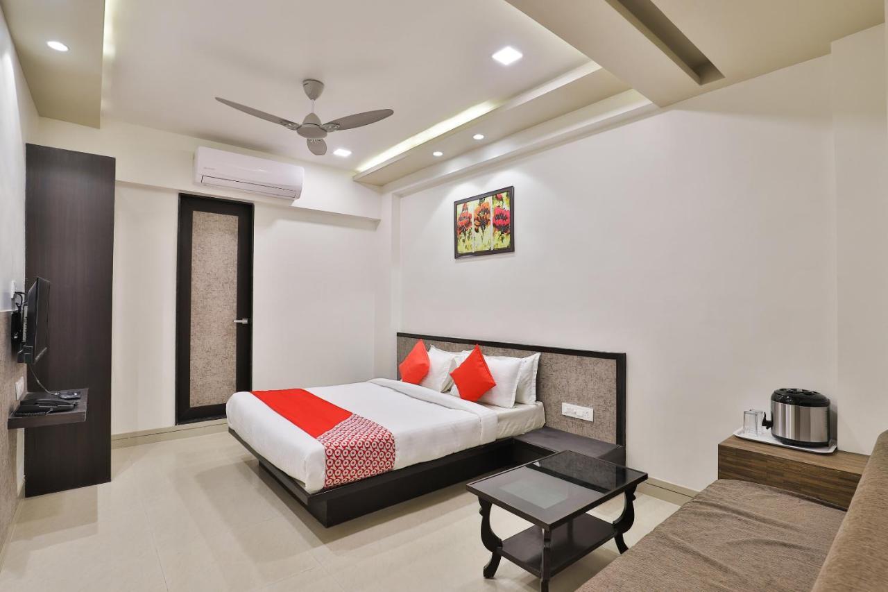 Oyo 23289 Hotel Anmol Palace Ahmedabad Eksteriør bilde