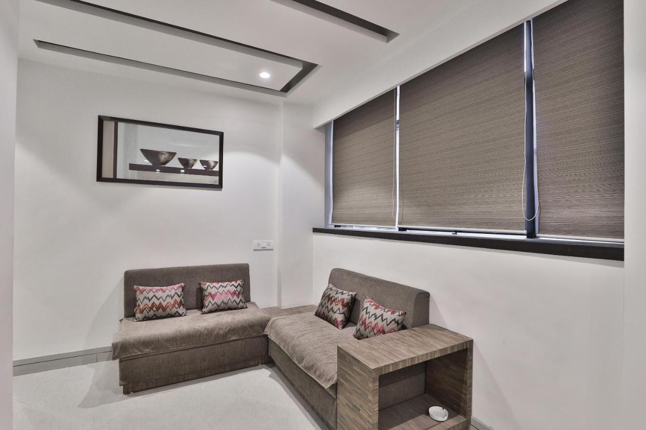 Oyo 23289 Hotel Anmol Palace Ahmedabad Eksteriør bilde