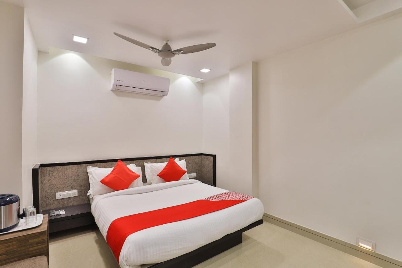 Oyo 23289 Hotel Anmol Palace Ahmedabad Eksteriør bilde