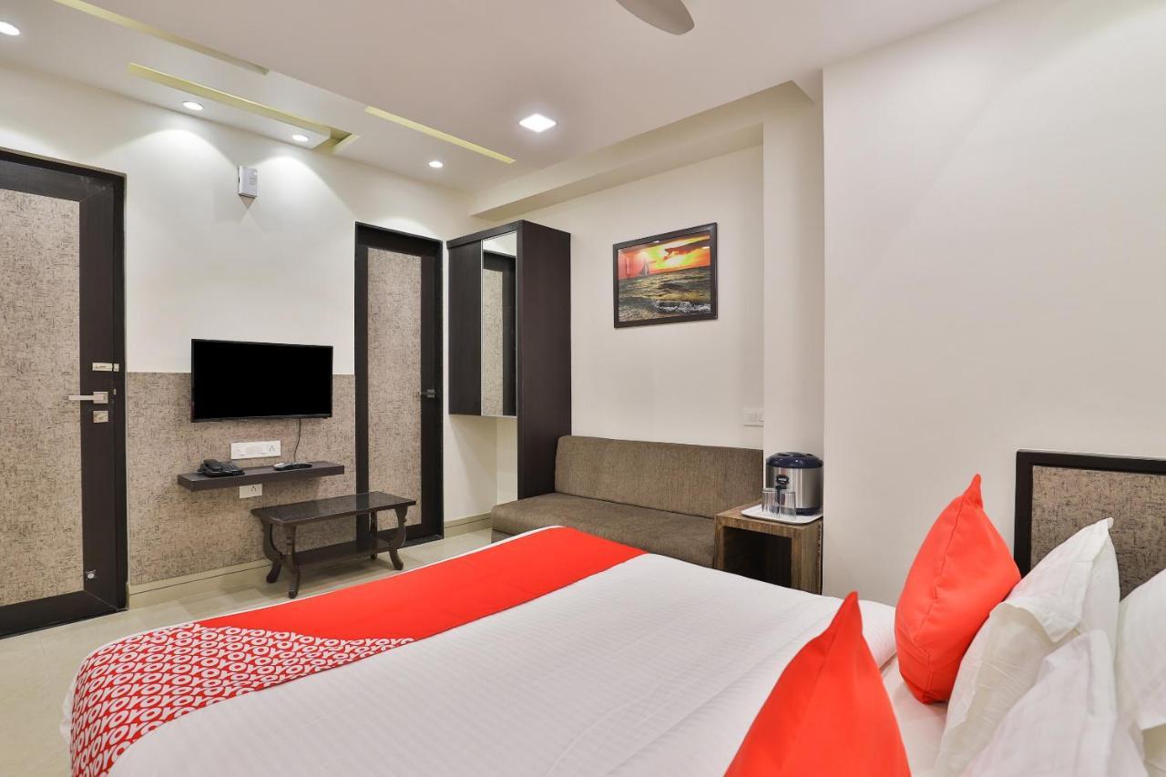 Oyo 23289 Hotel Anmol Palace Ahmedabad Eksteriør bilde