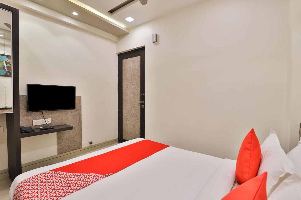 Oyo 23289 Hotel Anmol Palace Ahmedabad Eksteriør bilde